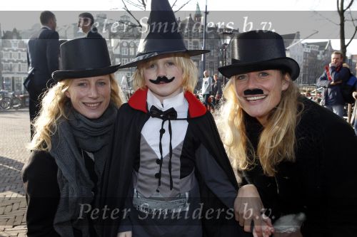 Amsterdam 21 november 2010
Premiere het Geheim in het muziektheater. Sophie Hilbrand met zus en neefje
Peter Smulders bv