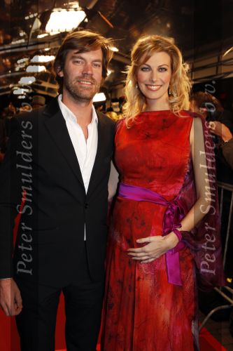 Amsterdam 15 november 2010
Premiere van de Eetclub in tuschinski. Een zwangere Susan Smit met vriend
Peter Smulders bv