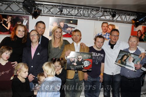 Amsterdam 12 november 2010
Presentatie kalendar van syndroom van down bij restaurant Amstelhaven. oa Tooske Ragas met broer Barry Atsma met broer Marian Mudder en Roeland Fernhout
Peter Smulders bv