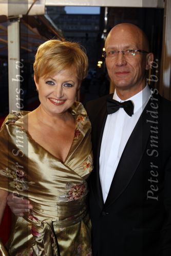 Amsterdam 28 november 2010
Opening Nieuwe de la Mar theater en premiere Le cage aux folles. Vera Mann met een vreind
Peter Smulders bv