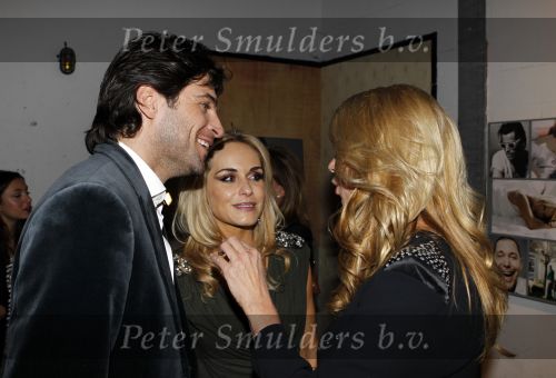 Amsterdam 10 november 2010
Presentatie boek van LINDA door Linda de Mol. Bram Moszkowicz en Eva Jinek nemen het eerste boek in ontvangst. Xander de Buisonje met zijn vrouw Sophie
Peter Smulders bv