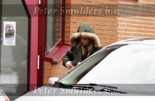 Amsterdam/Amstelveen 8 november 2010
Zangeres Anouk met jas en capuchon op straat.
Peter Smulders bv