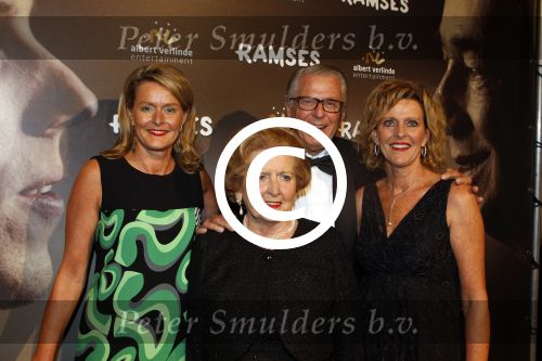 Den Haag 1 december 2011
Premiere Ramses in de schowburg van Den Haag. Albert Verlinde met onno hoes en ouders en zussen
Peter Smulders bv