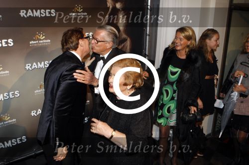Den Haag 1 december 2011
Premiere Ramses in de schowburg van Den Haag. Albert Verlinde met onno hoes en ouders en zussen
Peter Smulders bv