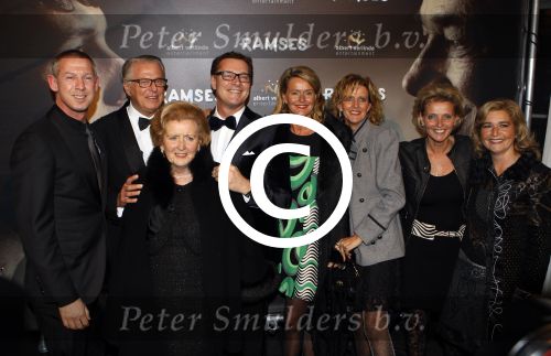 Den Haag 1 december 2011
Premiere Ramses in de schowburg van Den Haag. Albert Verlinde met onno hoes en ouders en zussen
Peter Smulders bv