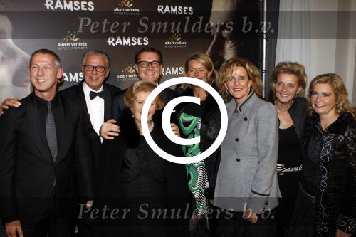 Den Haag 1 december 2011
Premiere Ramses in de schowburg van Den Haag. Albert Verlinde met onno hoes en ouders en zussen
Peter Smulders bv