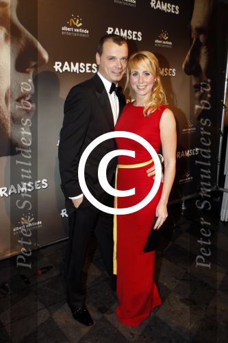 Den Haag 1 december 2011
Premiere Ramses in de schowburg van Den Haag. Alexandra Alphenaar met vriend
Peter Smulders bv