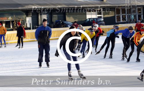 Amsterdam 19 december 2011
Amanda Krabbe aan het trainen voor de marathon op de weisensee op de jaap eden schaatsbaan.
Peter Smulders bv