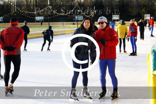 Amsterdam 19 december 2011
Amanda Krabbe aan het trainen voor de marathon op de weisensee op de jaap eden schaatsbaan.
Peter Smulders bv