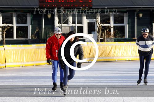 Amsterdam 19 december 2011
Amanda Krabbe aan het trainen voor de marathon op de weisensee op de jaap eden schaatsbaan.
Peter Smulders bv