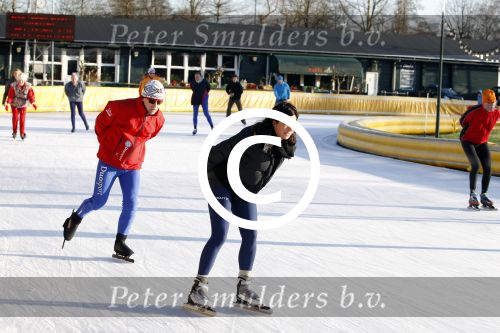 Amsterdam 19 december 2011
Amanda Krabbe aan het trainen voor de marathon op de weisensee op de jaap eden schaatsbaan.
Peter Smulders bv
