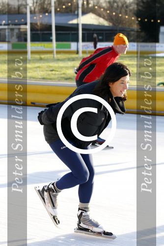 Amsterdam 19 december 2011
Amanda Krabbe aan het trainen voor de marathon op de weisensee op de jaap eden schaatsbaan.
Peter Smulders bv