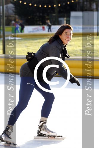 Amsterdam 19 december 2011
Amanda Krabbe aan het trainen voor de marathon op de weisensee op de jaap eden schaatsbaan.
Peter Smulders bv