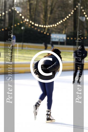 Amsterdam 19 december 2011
Amanda Krabbe aan het trainen voor de marathon op de weisensee op de jaap eden schaatsbaan.
Peter Smulders bv
