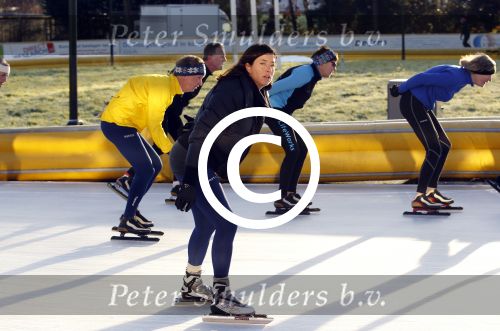 Amsterdam 19 december 2011
Amanda Krabbe is aan het trainen voor de marathon op de weisensee.
Dit is pas haar derde keer op schaatsen. Ze traint op de Jaap Eden baan.
Peter Smulders bv
