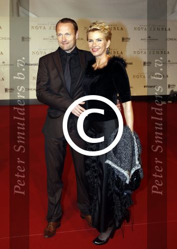 Amsterdam 21 november 2011
Premiere Nova Zembla in het RAI theater. De film is geregisseerd door Reinout Oerlemans en Robert de Hoog en Doutzen Kroes spelen de hoofdrollen.
Prinses Maxima en prins Wilem Alexander zijn de eregasten. Anita Witzier met vriend
Peter Smulders bv