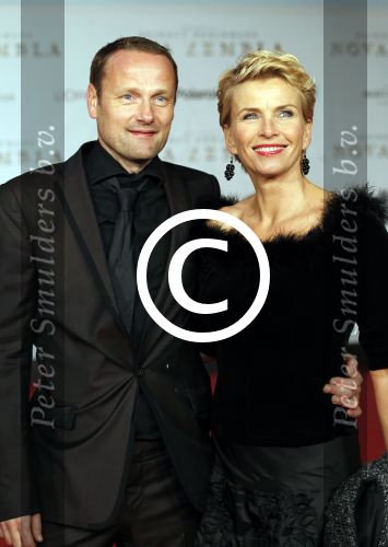 Amsterdam 21 november 2011
Premiere Nova Zembla in het RAI theater. De film is geregisseerd door Reinout Oerlemans en Robert de Hoog en Doutzen Kroes spelen de hoofdrollen.
Prinses Maxima en prins Wilem Alexander zijn de eregasten. Anita Witzier met vriend
Peter Smulders bv