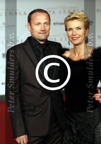 Amsterdam 21 november 2011
Premiere Nova Zembla in het RAI theater. De film is geregisseerd door Reinout Oerlemans en Robert de Hoog en Doutzen Kroes spelen de hoofdrollen.
Prinses Maxima en prins Wilem Alexander zijn de eregasten. Anita Witzier met vriend
Peter Smulders bv