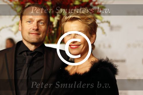 Amsterdam 21 november 2011
Premiere Nova Zembla in het RAI theater. De film is geregisseerd door Reinout Oerlemans en Robert de Hoog en Doutzen Kroes spelen de hoofdrollen.
Prinses Maxima en prins Wilem Alexander zijn de eregasten. Anita Witzier met vriend
Peter Smulders bv
