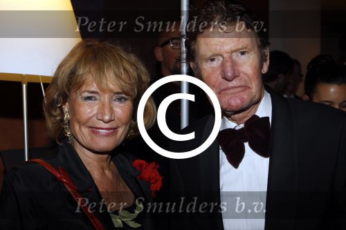 Den Haag 1 december 2011
Premiere Ramses in de schowburg van Den Haag. Annemarie Oster met vriend
Peter Smulders bv