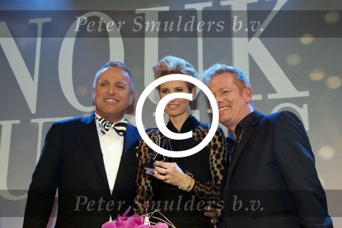Amsterdam 24 november 2011
Uitreiking Beau monde awards in het Amstel hotel.Anouk Smulders met Gordon en John Lukken
Peter Smulders bv
