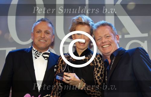 Amsterdam 24 november 2011
Uitreiking Beau monde awards in het Amstel hotel.Anouk Smulders met Gordon en John Lukken
Peter Smulders bv