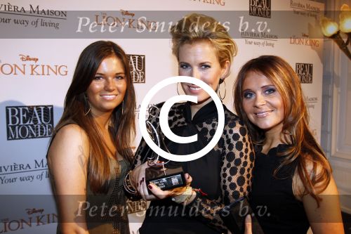 Amsterdam 24 november 2011
Uitreiking Beau monde awards in het Amstel hotel. Anouk Smulders met Irene Avogadri en stylist manon
Peter Smulders bv