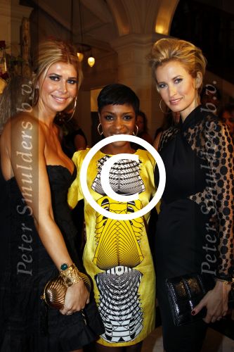 Amsterdam 24 november 2011
Uitreiking Beau monde awards in het Amstel hotel. Estelle Gullit Sylvana Simons en Anouk Smulders
Peter Smulders bv