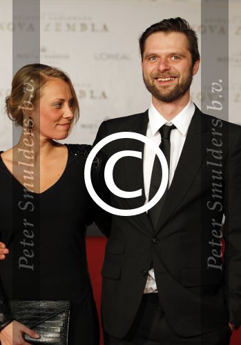 Amsterdam 21 november 2011
Premiere Nova Zembla in het RAI theater. De film is geregisseerd door Reinout Oerlemans en Robert de Hoog en Doutzen Kroes spelen de hoofdrollen.
Prinses Maxima en prins Wilem Alexander zijn de eregasten. Arend Brandligt met vrouw
Peter Smulders bv