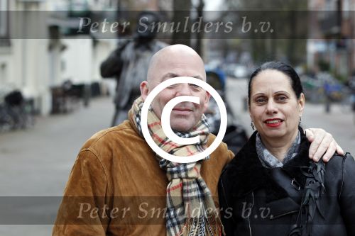 Amsterdam 4 december 2011
Arie Hazes bij het beeld van zijn broer Andre op de albert Cuyp. Arie met zijn vrouw
Peter Smulders bv