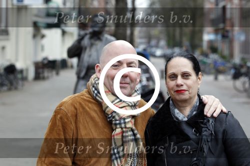 Amsterdam 4 december 2011
Arie Hazes bij het beeld van zijn broer Andre op de albert Cuyp. Arie met zijn vrouw
Peter Smulders bv