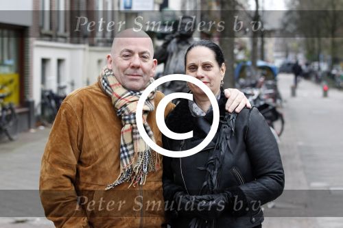 Amsterdam 4 december 2011
Arie Hazes bij het beeld van zijn broer Andre op de albert Cuyp. Arie met zijn vrouw
Peter Smulders bv