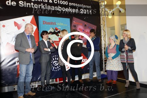 Amsterdam 14 november 2011
Presentatie Douwe Egberts sinterklaasboeken vak Yvon Jaspers Arjan Ederveen en Ronald Giphart gepresentaeerd door Renate Verbaan in de bibliotheek van Amsterdam.
Peter Smulders bv