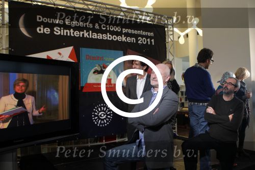 Amsterdam 14 november 2011
Presentatie Douwe Egberts sinterklaasboeken vak Yvon Jaspers Arjan Ederveen en Ronald Giphart gepresentaeerd door Renate Verbaan in de bibliotheek van Amsterdam.
Peter Smulders bv