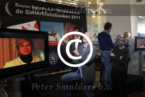 Amsterdam 14 november 2011
Presentatie Douwe Egberts sinterklaasboeken vak Yvon Jaspers Arjan Ederveen en Ronald Giphart gepresentaeerd door Renate Verbaan in de bibliotheek van Amsterdam.
Peter Smulders bv