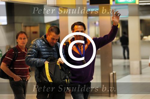 Schiphol en Sint maarten 8 november 2011
Vertrek en aankomst gasten huwelijk Lisa en Jan Smit.
Peter Smulders bv