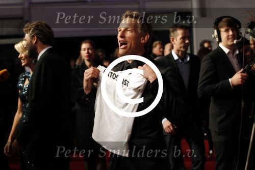 Amsterdam 21 november 2011
Premiere Nova Zembla in het RAI theater. De film is geregisseerd door Reinout Oerlemans en Robert de Hoog en Doutzen Kroes spelen de hoofdrollen.
Prinses Maxima en prins Wilem Alexander zijn de eregasten. Barry Atsma
Peter Smulders bv