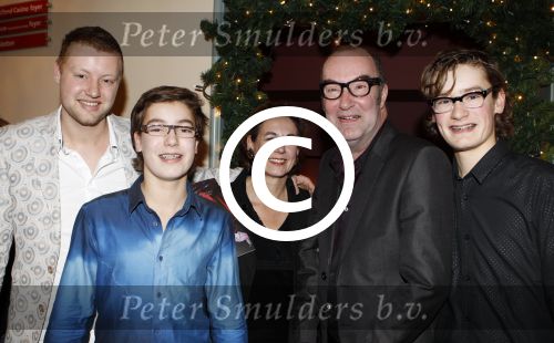 Amsterdam 22 december 2011
Premiere kerstcircus in carre. Bart Chabot met vrouw en zoons
Peter Smulders bv