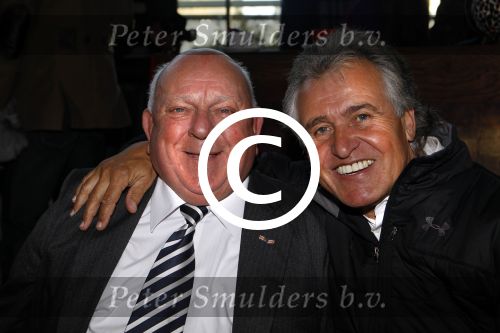 Hilversum 15 november 2011
Presentatie boek van de Zangeres zonder Naam geschreven door Ben Holthuis. Bas v Toor en Adriaan Hoes
Peter Smulders bv