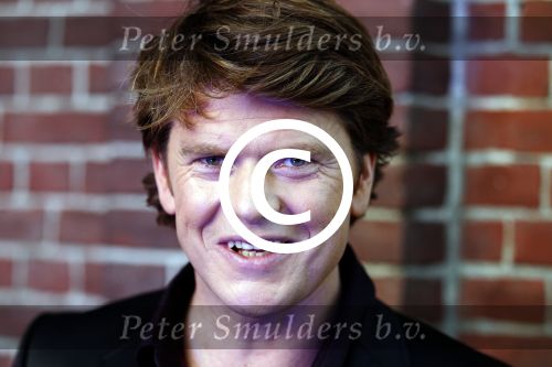 Amsterdam 16 november 2011
Perspresentatie SBS 6 in de westergasfabriek. Beau v Erven Dorens
Peter Smulders bv