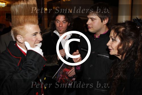 Amsterdam 22 december 2011
Premiere kerstcircus in carre. Belinda Meuldijk met Thierry Duval en Robert en Joshi de Nijs
Peter Smulders bv
