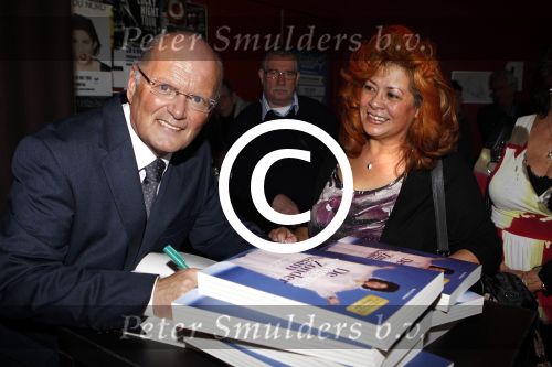 Hilversum 15 november 2011
Presentatie boek van de Zangeres zonder Naam geschreven door Ben Holthuis.
Peter Smulders bv