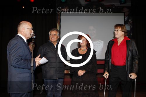Hilversum 15 november 2011
Presentatie boek van de Zangeres zonder Naam geschreven door Ben Holthuis. Ben Adriaan Hoes Imca Marina en Herman Jongman
Peter Smulders bv