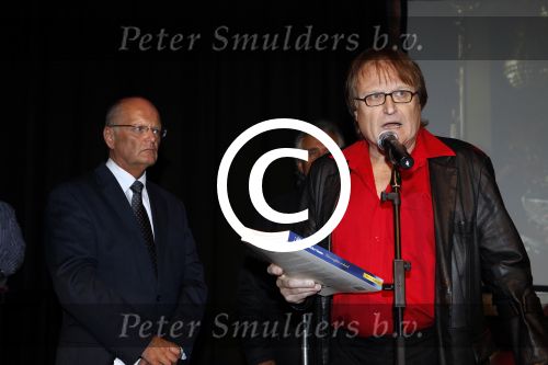 Hilversum 15 november 2011
Presentatie boek van de Zangeres zonder Naam geschreven door Ben Holthuis. Ben Adriaan Hoes Imca Marina en Herman Jongman
Peter Smulders bv