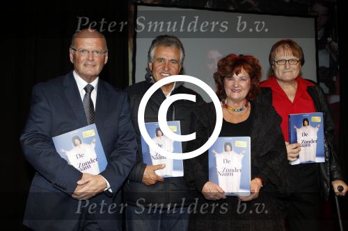 Hilversum 15 november 2011
Presentatie boek van de Zangeres zonder Naam geschreven door Ben Holthuis. Ben Adriaan Hoes Imca Marina en Herman Jongman
Peter Smulders bv