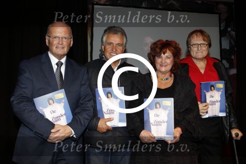 Hilversum 15 november 2011
Presentatie boek van de Zangeres zonder Naam geschreven door Ben Holthuis. Ben Adriaan Hoes Imca Marina en Herman Jongman
Peter Smulders bv