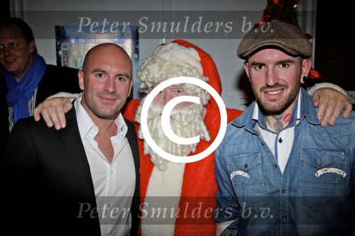 BAARN - In Restaurant Vuur is de perspresentatie gehouden van de nieuwe kerst cd genaamd Christmas Duets. Met op de foto Dean Saunders de Kerstman en Ben Saunders. FOTO PETER SMULDERS BV