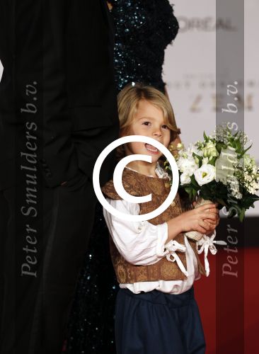 Amsterdam 21 november 2011
Premiere Nova Zembla in het RAI theater. De film is geregisseerd door Reinout Oerlemans en Robert de Hoog en Doutzen Kroes spelen de hoofdrollen.
Prinses Maxima en prins Wilem Alexander zijn de eregasten. Benjamin Oerlemans
Peter Smulders bv