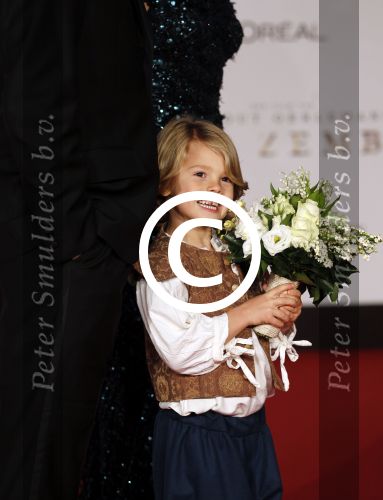 Amsterdam 21 november 2011
Premiere Nova Zembla in het RAI theater. De film is geregisseerd door Reinout Oerlemans en Robert de Hoog en Doutzen Kroes spelen de hoofdrollen.
Prinses Maxima en prins Wilem Alexander zijn de eregasten. Benjamin Oerlemans
Peter Smulders bv