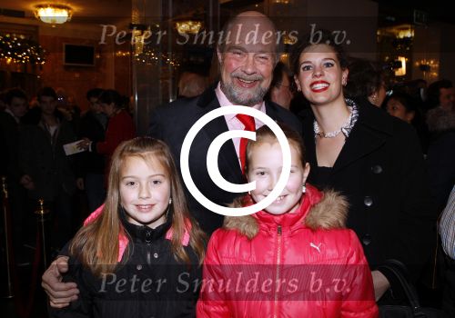 Amsterdam 22 december 2011
Premiere kerstcircus in carre. Bert Simhoffer met vrouw en kinderen
Peter Smulders bv